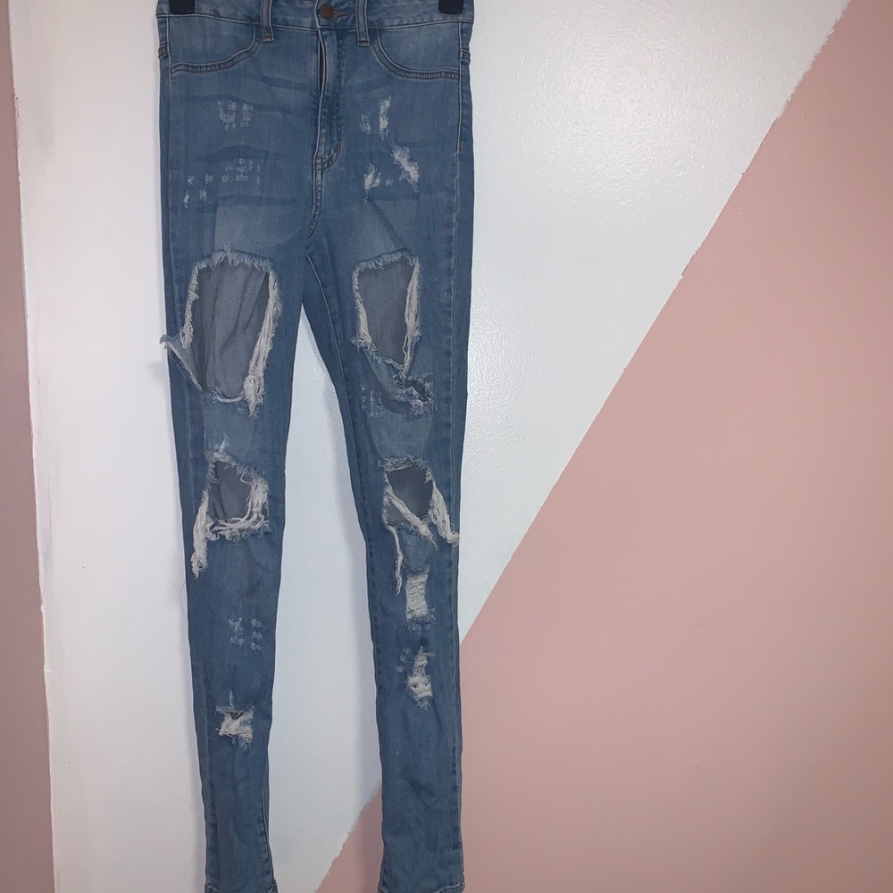 high rise ripped jeans🤍